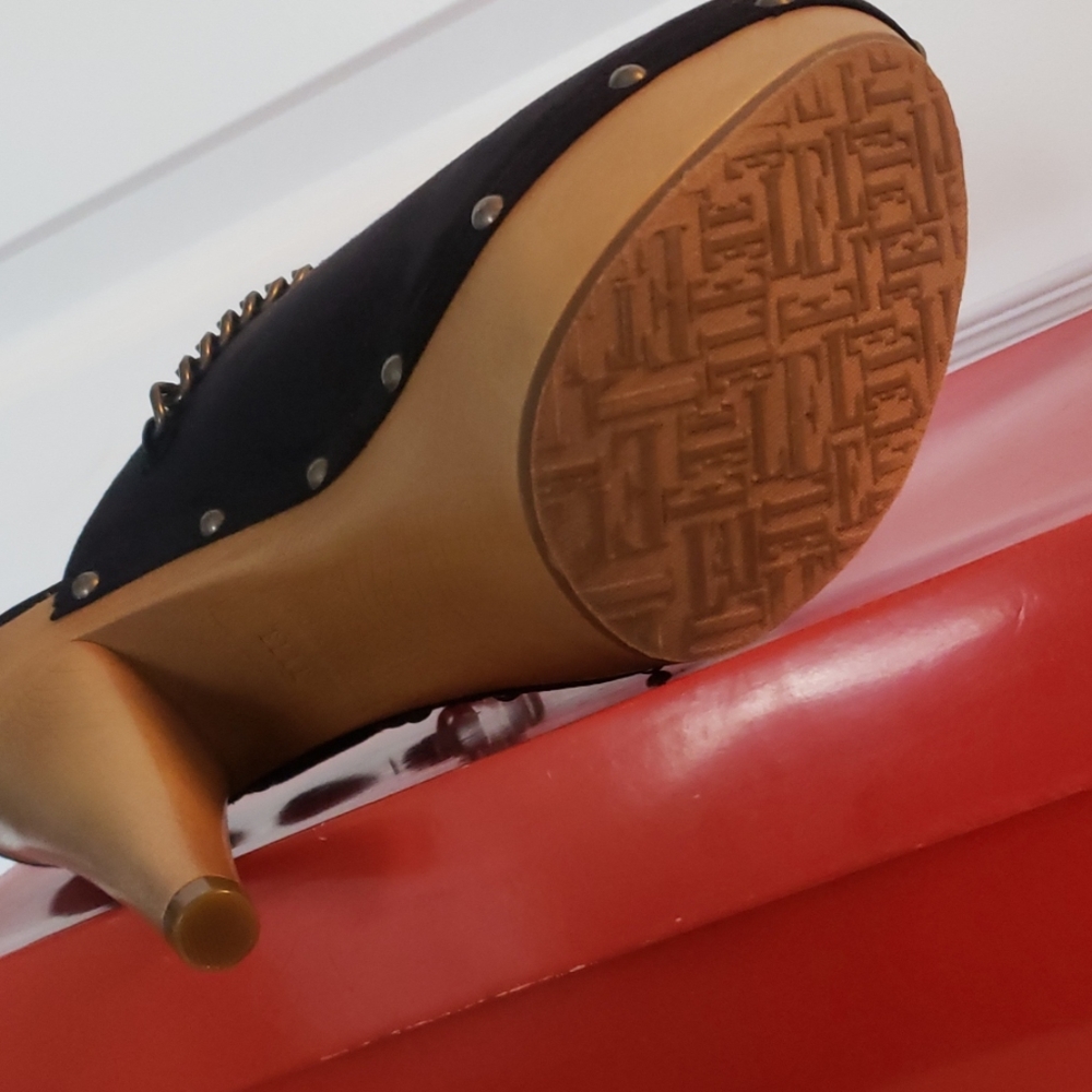 Elle Clogs - Picture 4 of 4